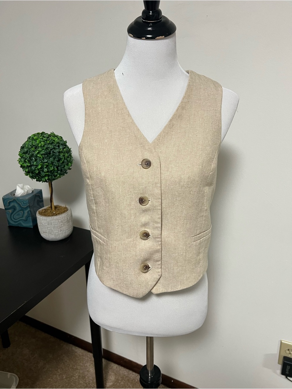 NWOT Linen Blend Tailored Vest in Natural
